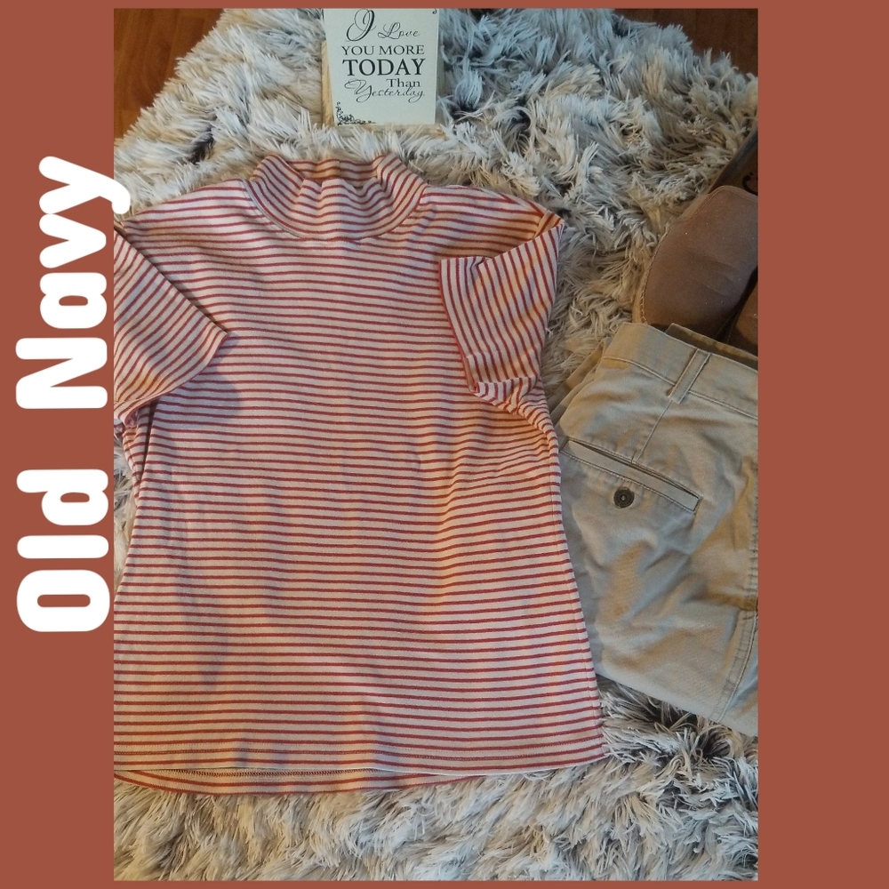 OLD NAVY SHORT SLEEVE TOP.
